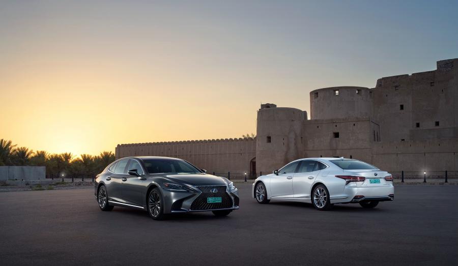  Lexus LS500h AWD 2017 года  (WW) (фото 26 из 40)